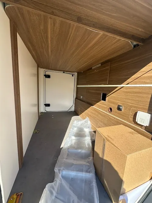 Garage XL Mobilvetta K-Yacht 90 – doppio pavimento e stivaggio bici/scooter