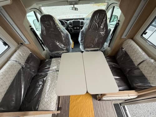 Scopri il miglior camper semintegrale 2024: Mobilvetta Kea P90 con dotazioni premium e design raffinato