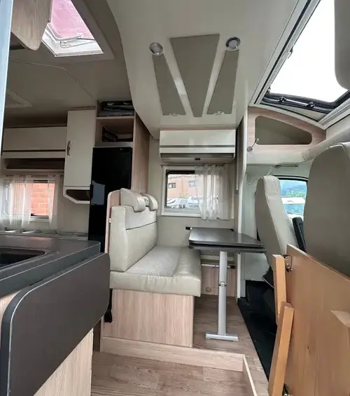 Zona living con veranda aperta – Siena 330