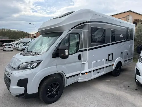 Laika Ecovip L3009 Titanio semintegrale vista esterna veicolo