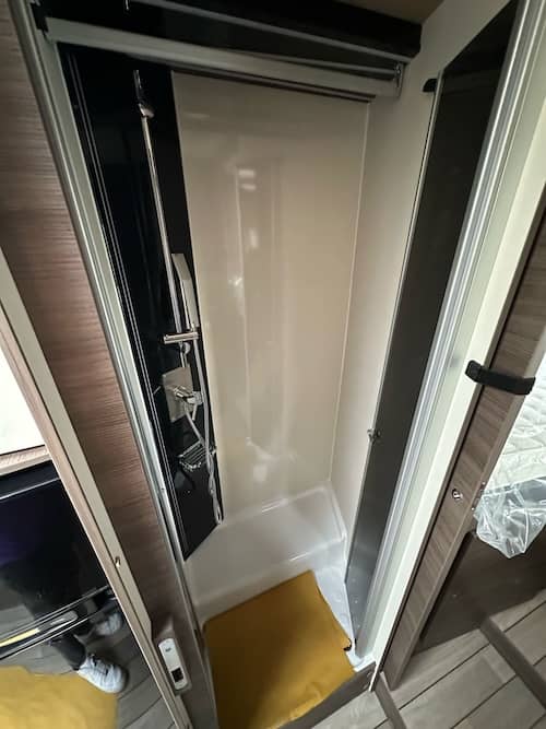 motorhome con doccia separata Roma