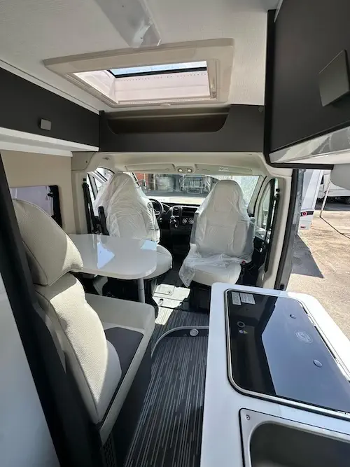Camper Mc Louis 4 posti  roma con interni visibili in dettaglio