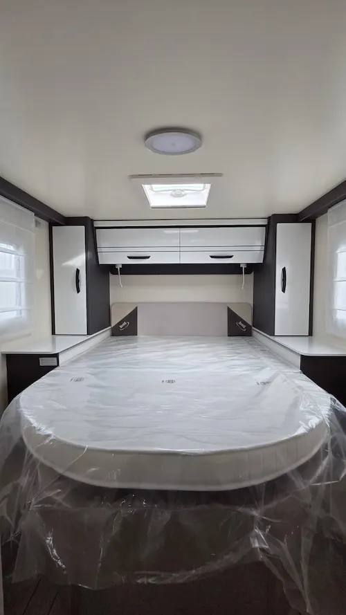 Letto nautico posteriore spazioso McLouis MC4 379 disponibile roma