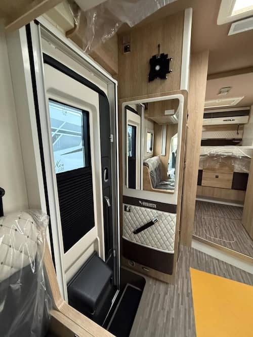 Camper Mobilvetta Kea P90 in vendita a Roma da Tiberi Camper, disponibile in pronta consegna con offerte esclusive