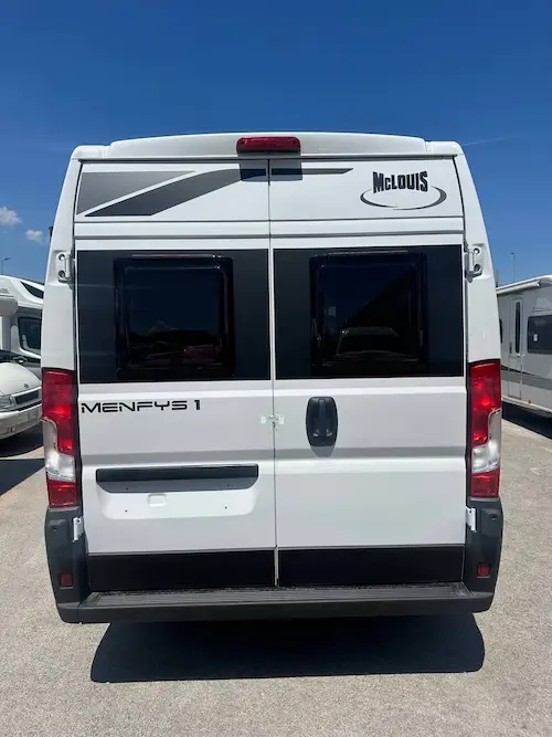 Camper compatto McLouis Menfys 1 perfetto per la città