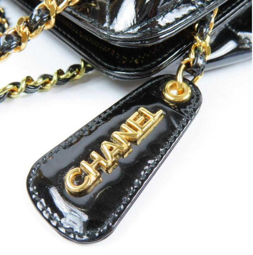 Luxusmode – Chanel Vintage Patent Leather Shoulder Bag kaufen, nachhaltige Second-Hand Taschen