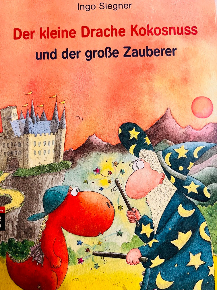 Miniaturbild: Verschiedene Bände Drache Kokosnuss