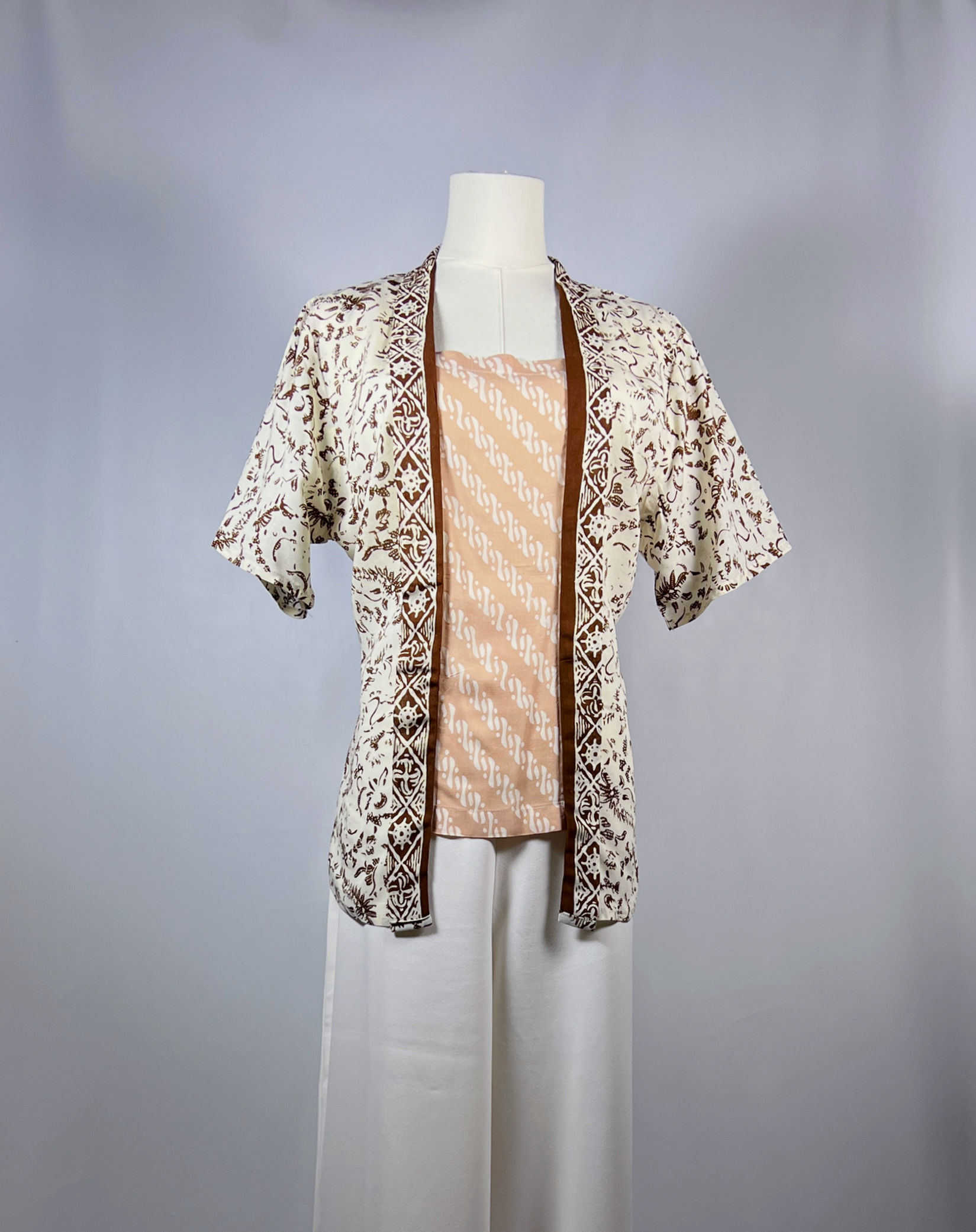 Luruh Short Kebaya