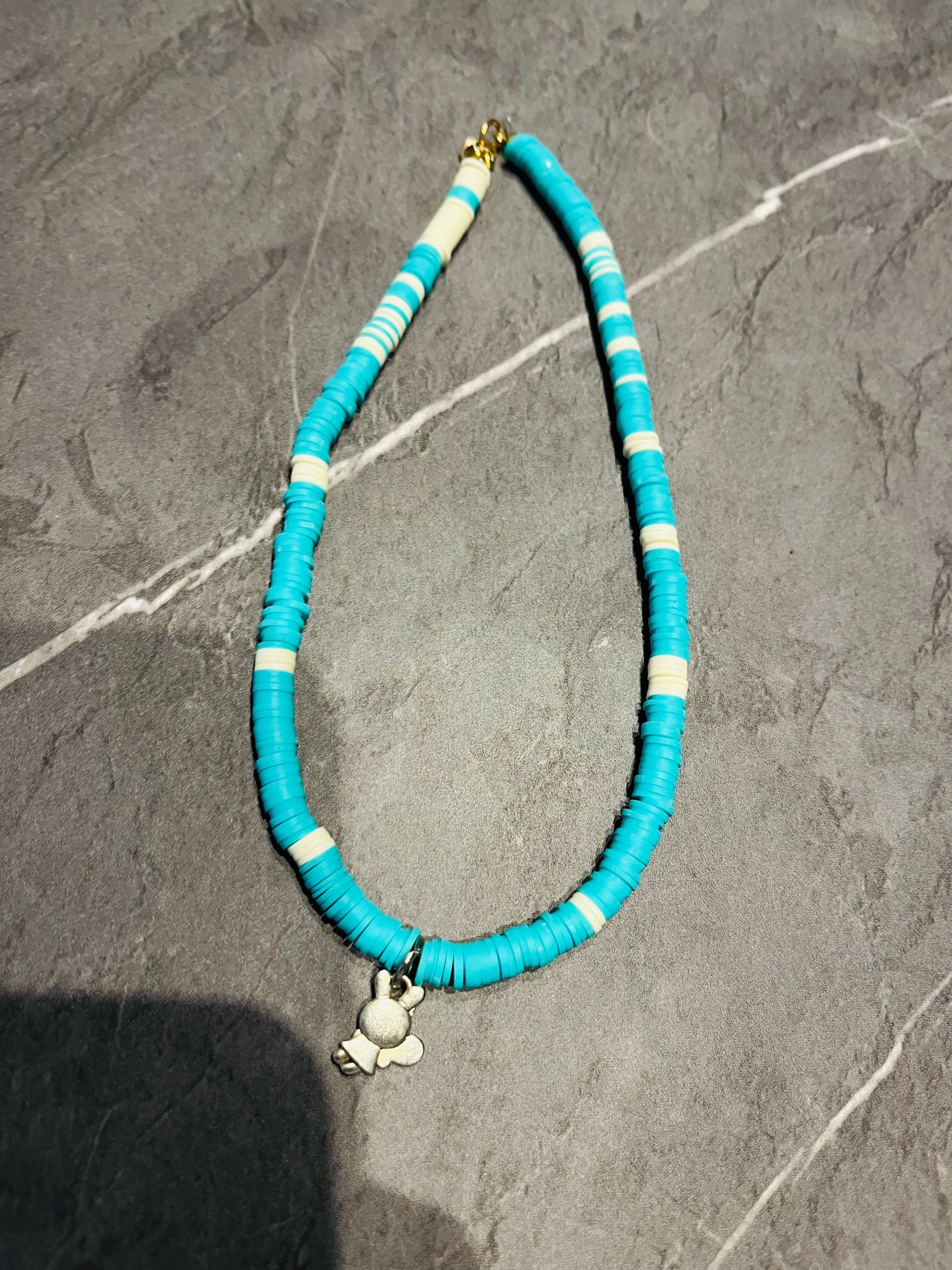 שרשרת צמודה תכלת 