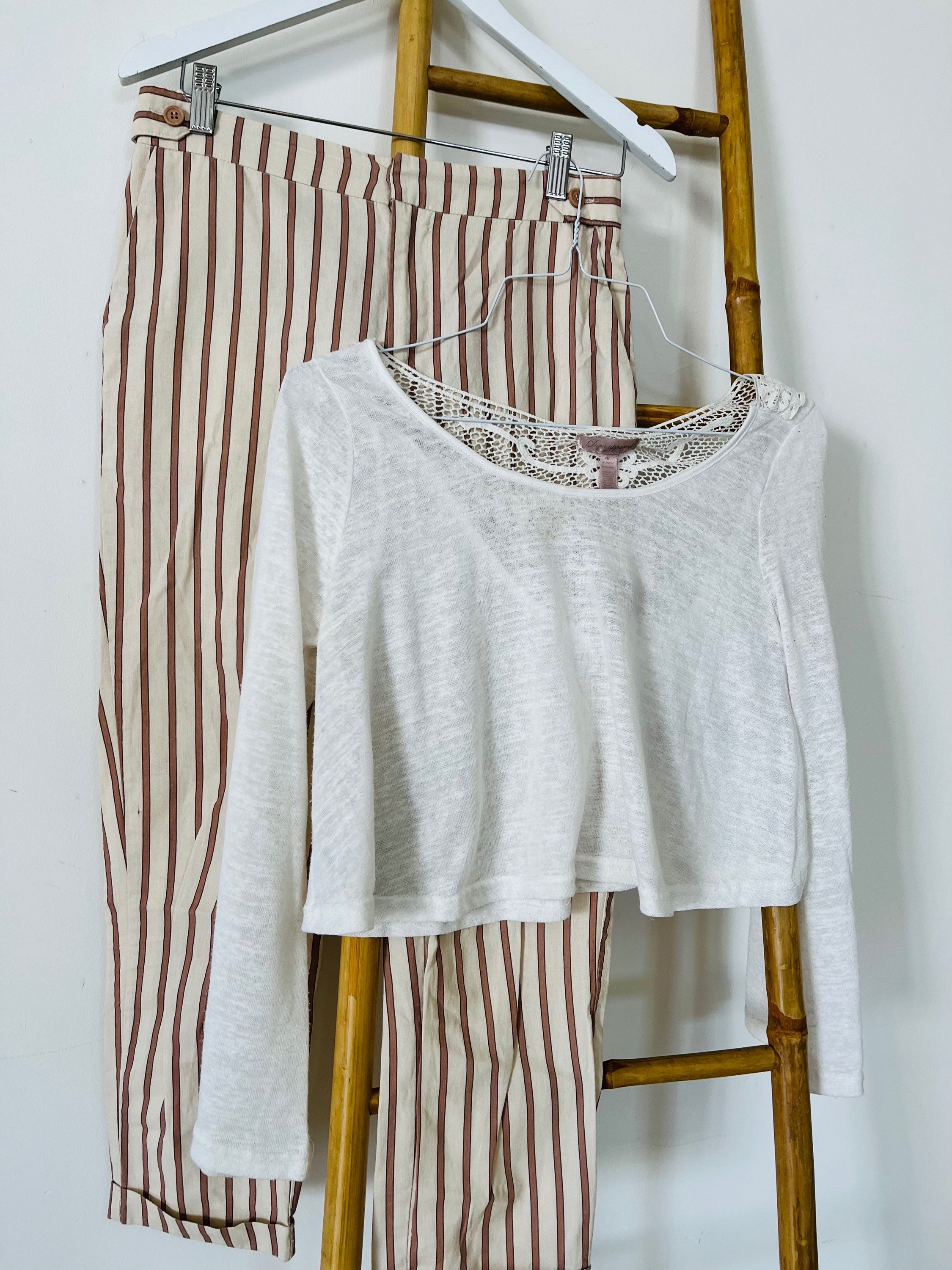 אריג קרופ עם תחרה אחורית m 