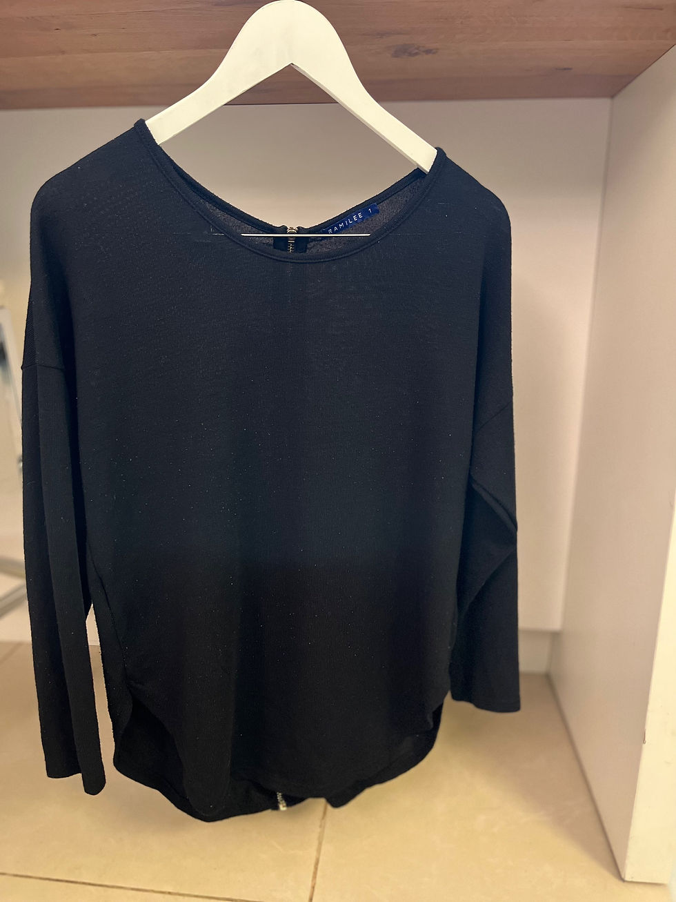 תמונה ממוזערת: חולצת טוניקה אריג שחורה 