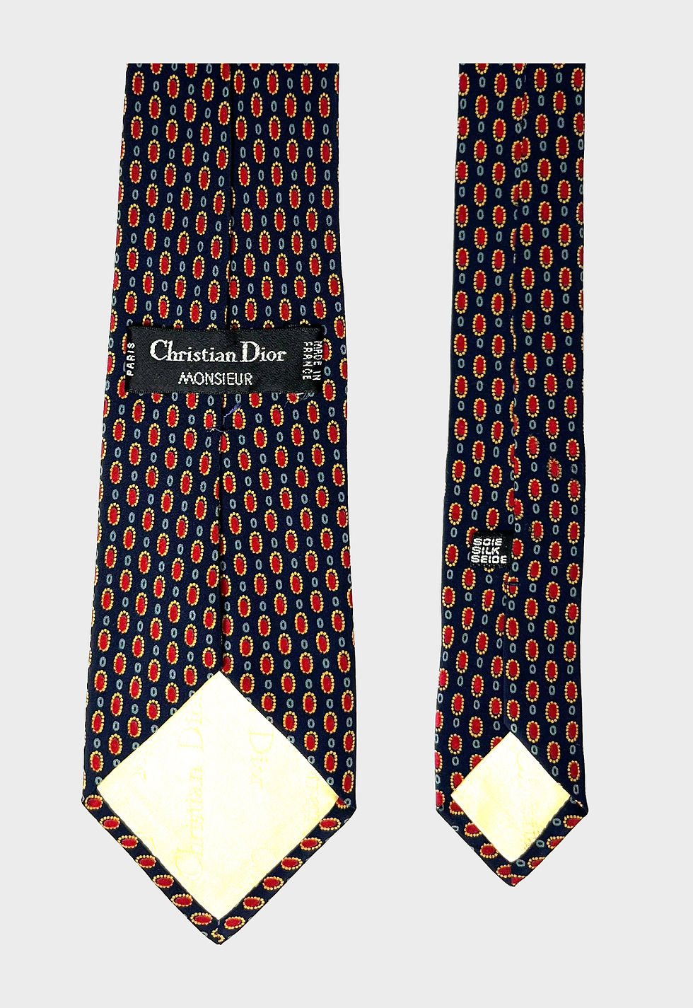 Thumbnail: dior / silk / medallion / standard
