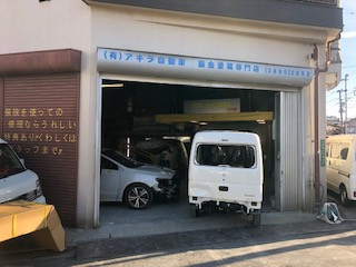 アキラ自動車の外観