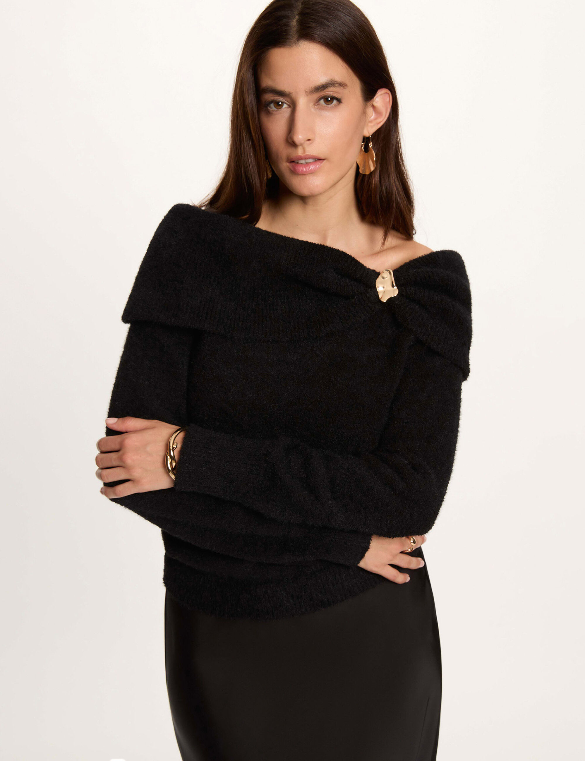Morgan | Camisola de Malha com Ombros Descobertos e Joia Dourada