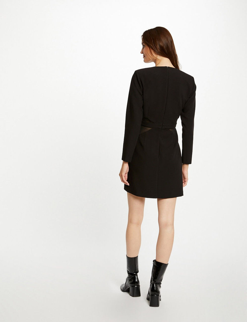 Miniatura: A stylish black dress with sheer panels on the shoulders, adding a touch of elegance and allure. Perfect for any special occa