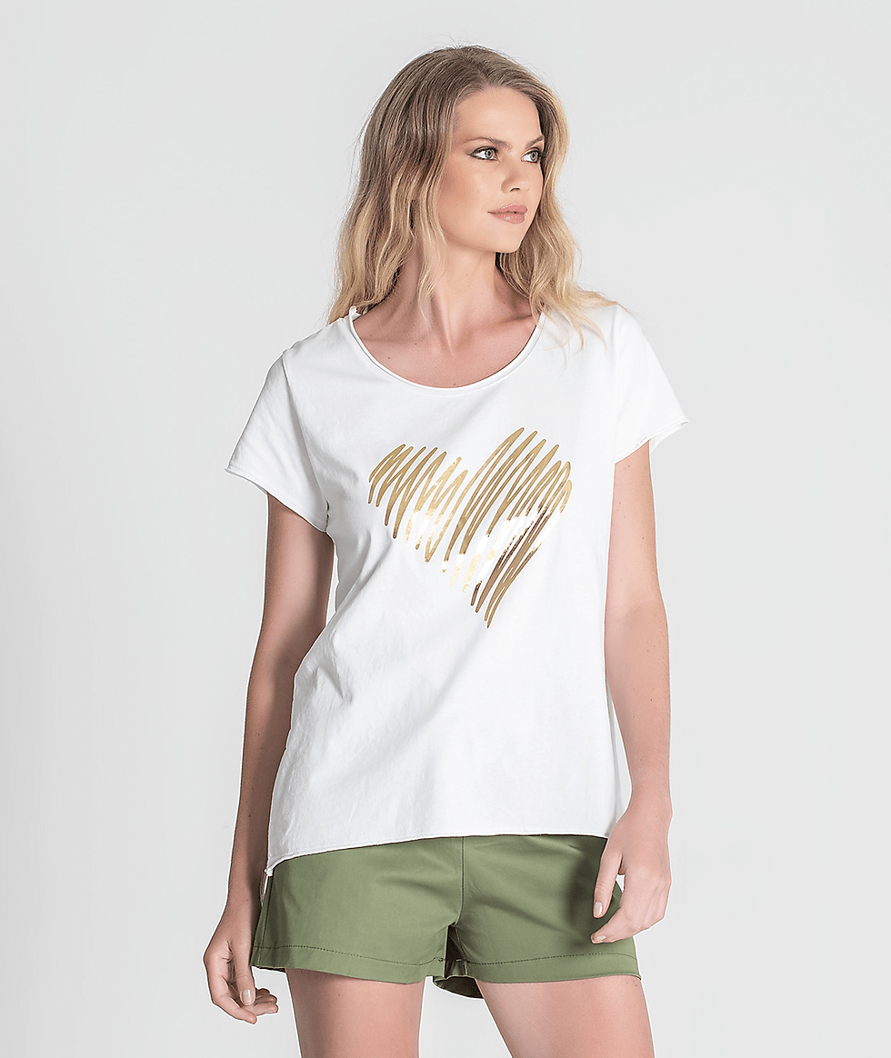 Miniatura: Camiseta preta e dourada com coração, uma peça marcante para se vestir com estilo.