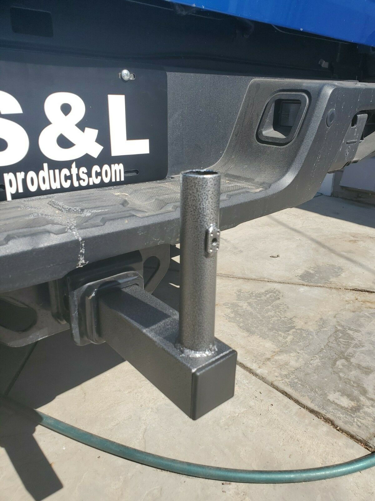 단일 깃대 히치 마운트