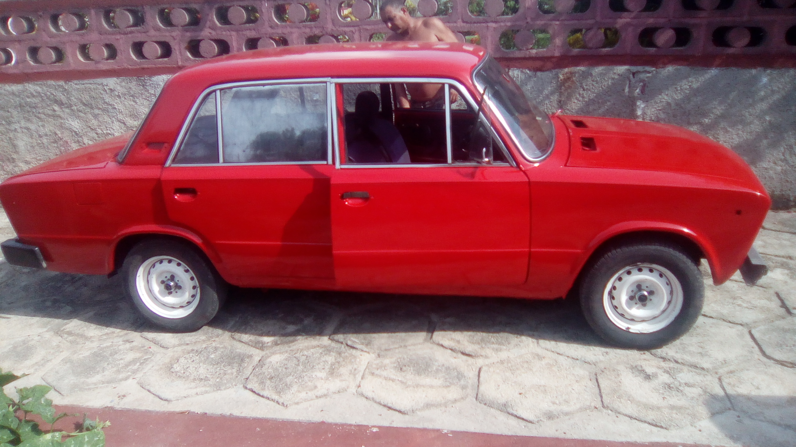 2000 LADA