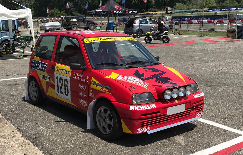Miniatura: Rosso Fiat 500 Trofeo racing car with number 126 racing on track. Cinquecento Trofeo.