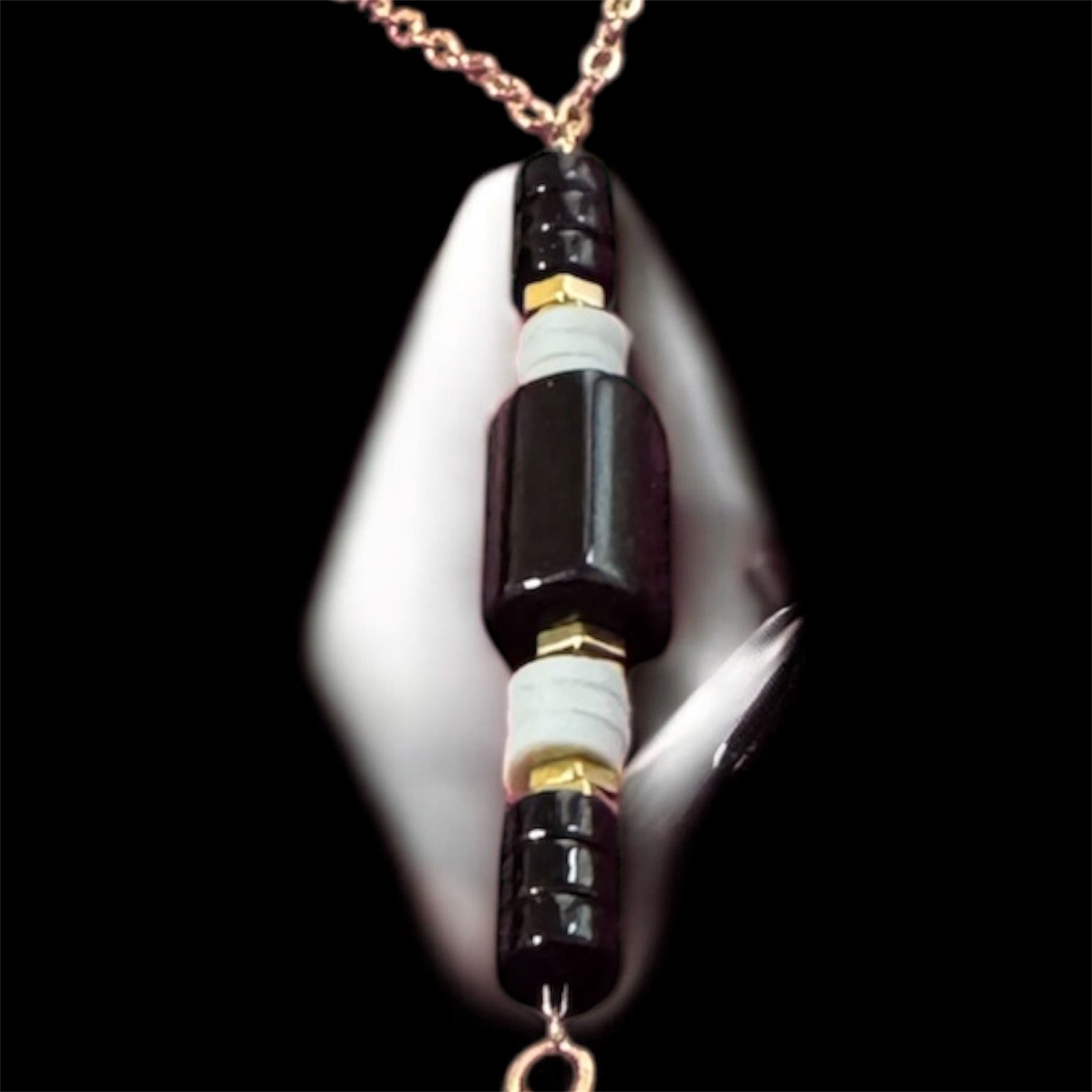 KARLA / CHAÎNE DE MAIN