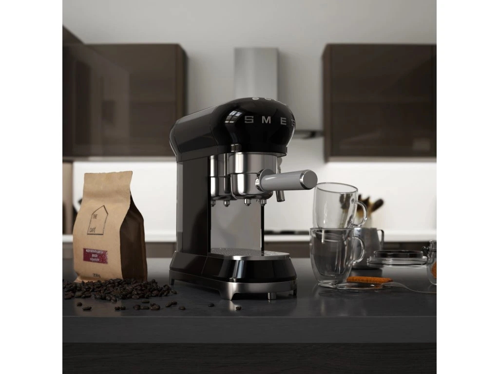 cadeau noel 2024 machine expresso smeg design retro performance ideale pour baristas maison