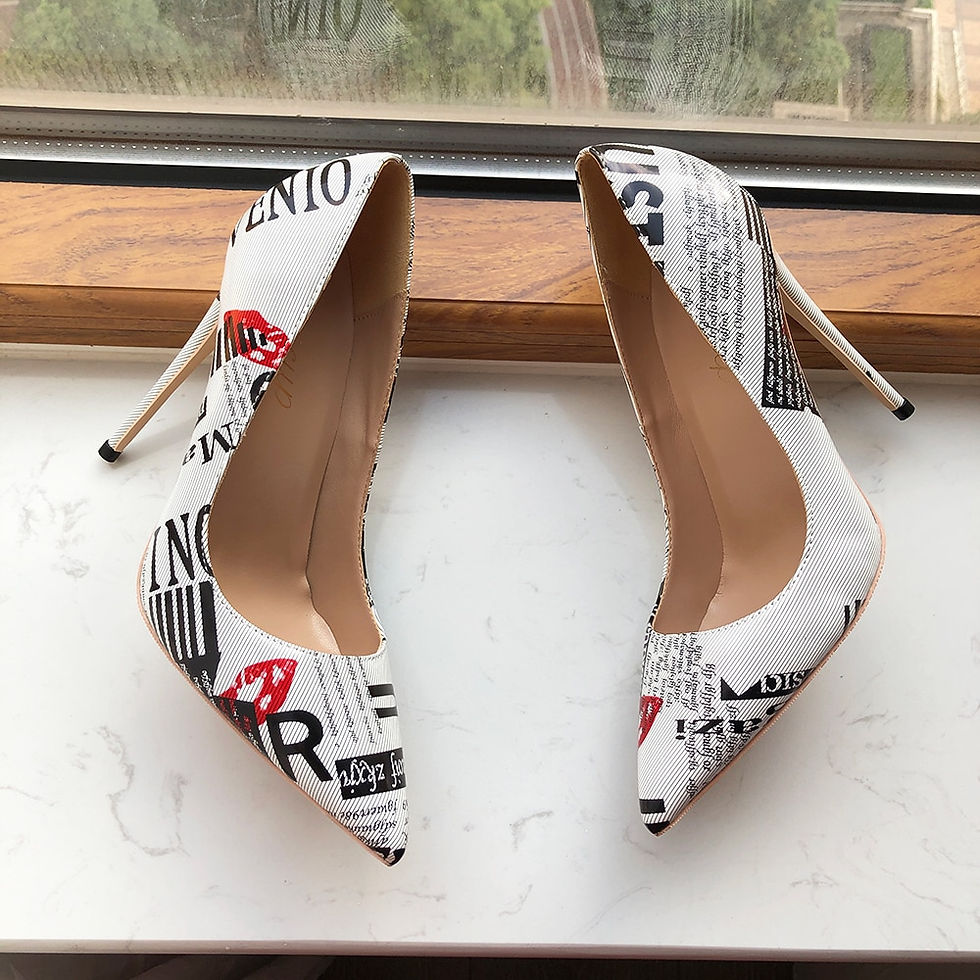 Miniatura: Stylish newspaper print high heels