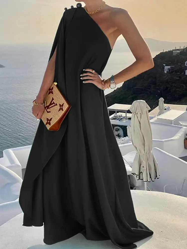 Miniatura: Woman in black one-shoulder maxi dress