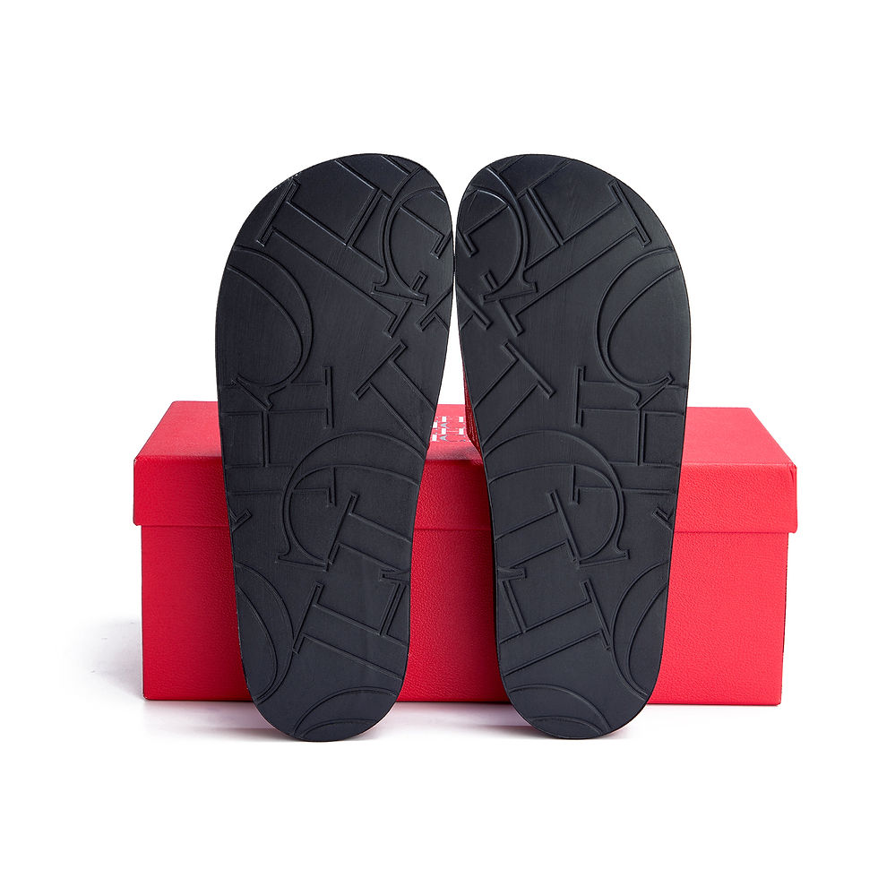 Miniatura: Black flat sandals with letter print, in red box