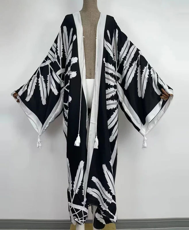 Miniatura: Black and white leaf print kimono