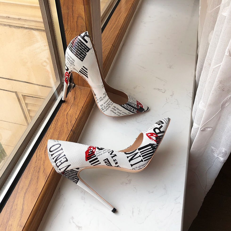 Miniatura: Newspaper print high heels