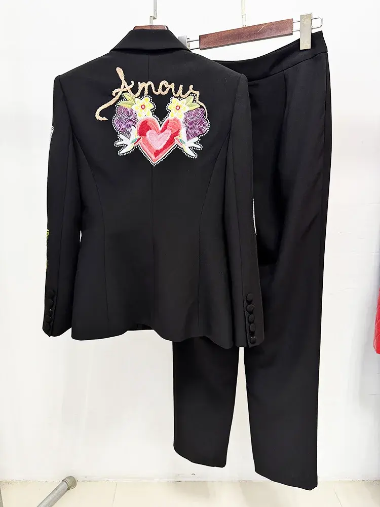 Miniatura: Stylish Embroidered Bead Suit Set