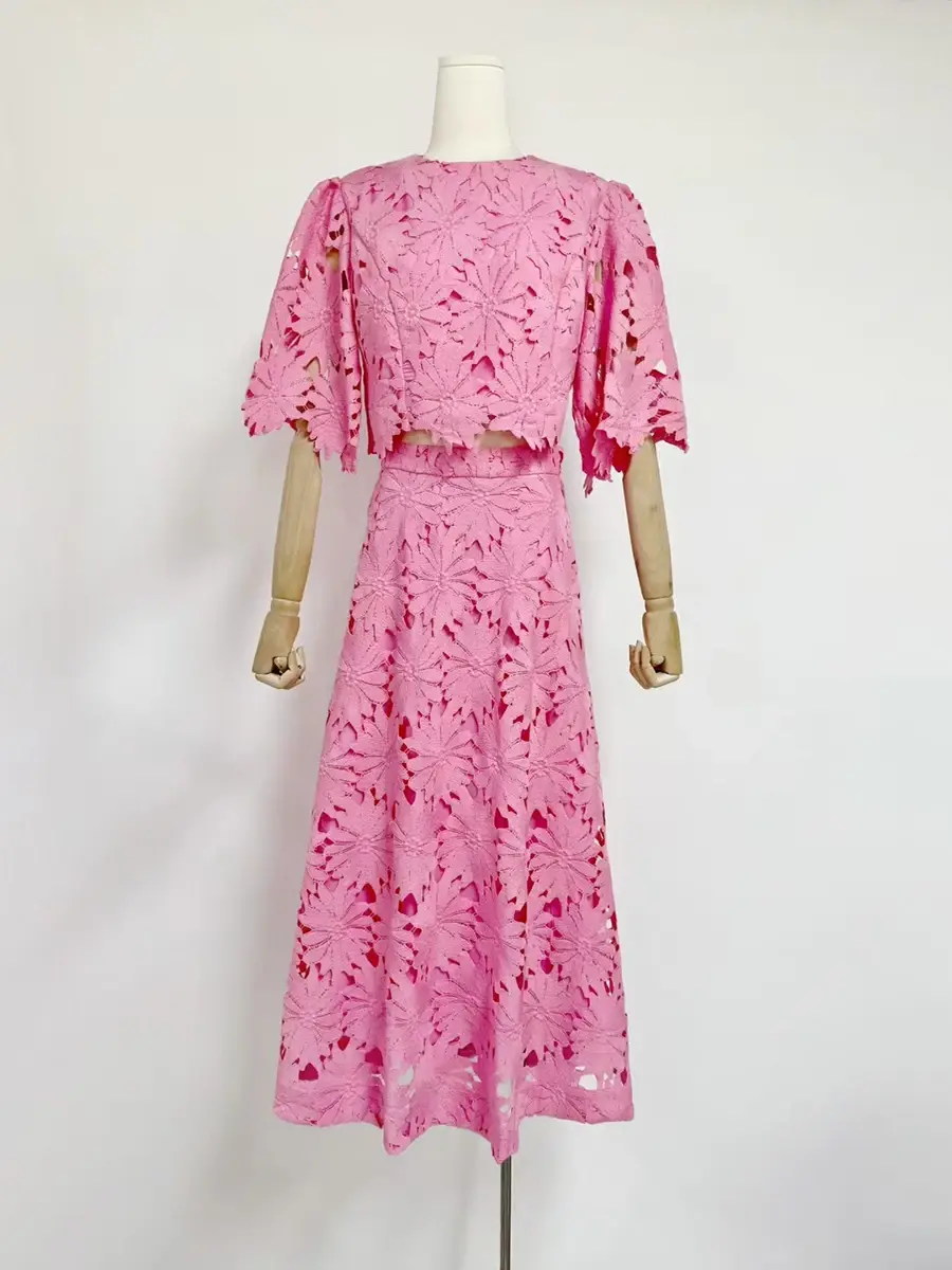 Sīktēls: Pink lace two-piece maxi skirt set