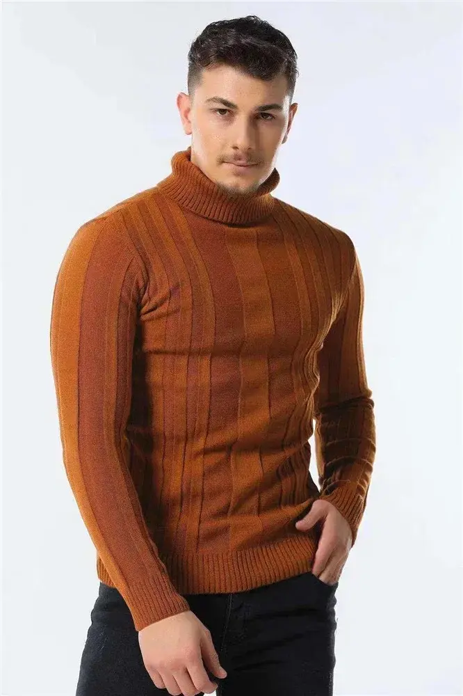 Miniatyrbild: Man in brown turtleneck sweater