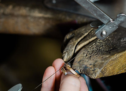 fabrication-bijou-alliance-en-or-recycle.jpg