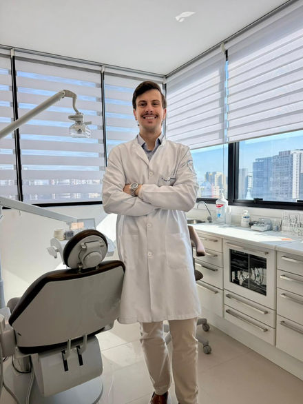 Dr. José Vinícius Ghiselli, dentista na Vila Clementino