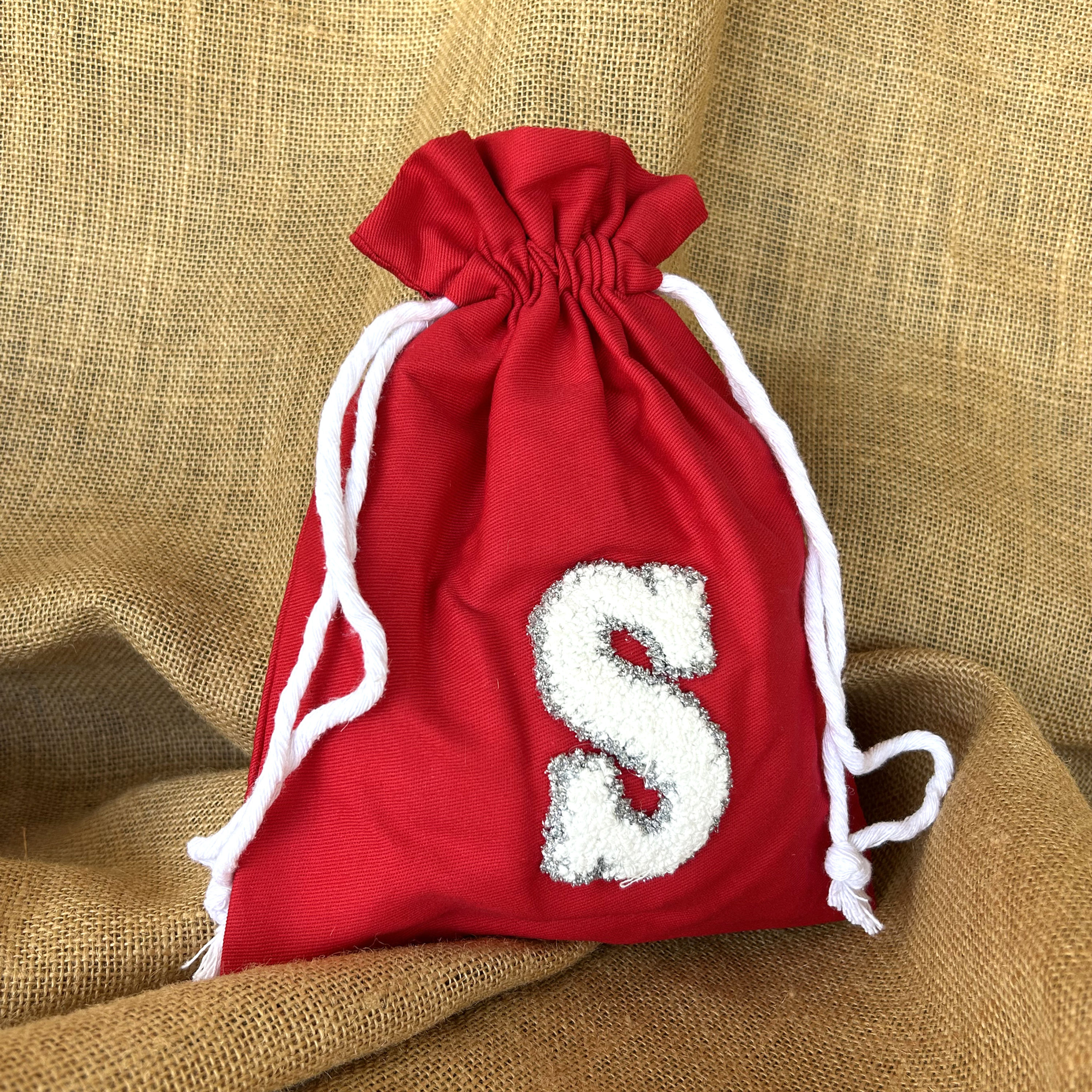 Harf İşlemeli Kırmızı Büzgülü Kese S Harfi