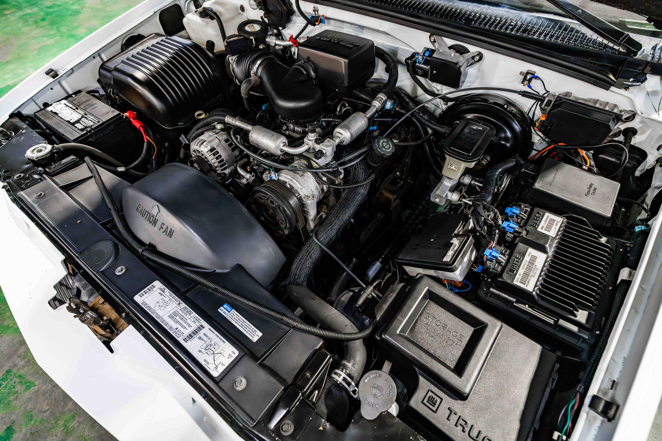 1996 GMC K1500 Z71 in Summit White with 5.7L V8 and automatic transmission