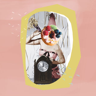 Imagine care sugerează fragmentarea conștiinței prin mai multe voci interioare reprezentate vizual.