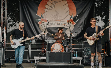 Let-The-Players-Play-Bandcontest-Gewinner-Friends-Dont-Lie-Foto-HYPE-UP-GmbH-scaled-e17141