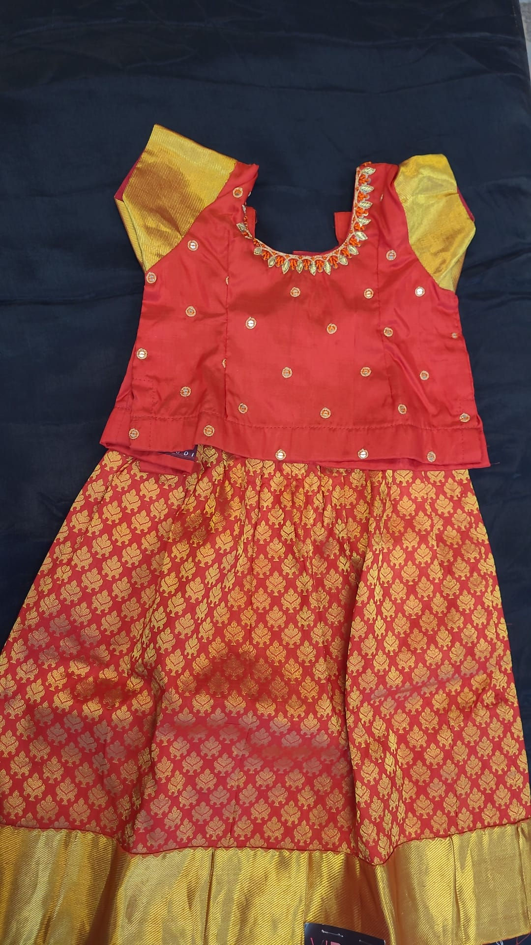 Kanchi Pattu Pavada