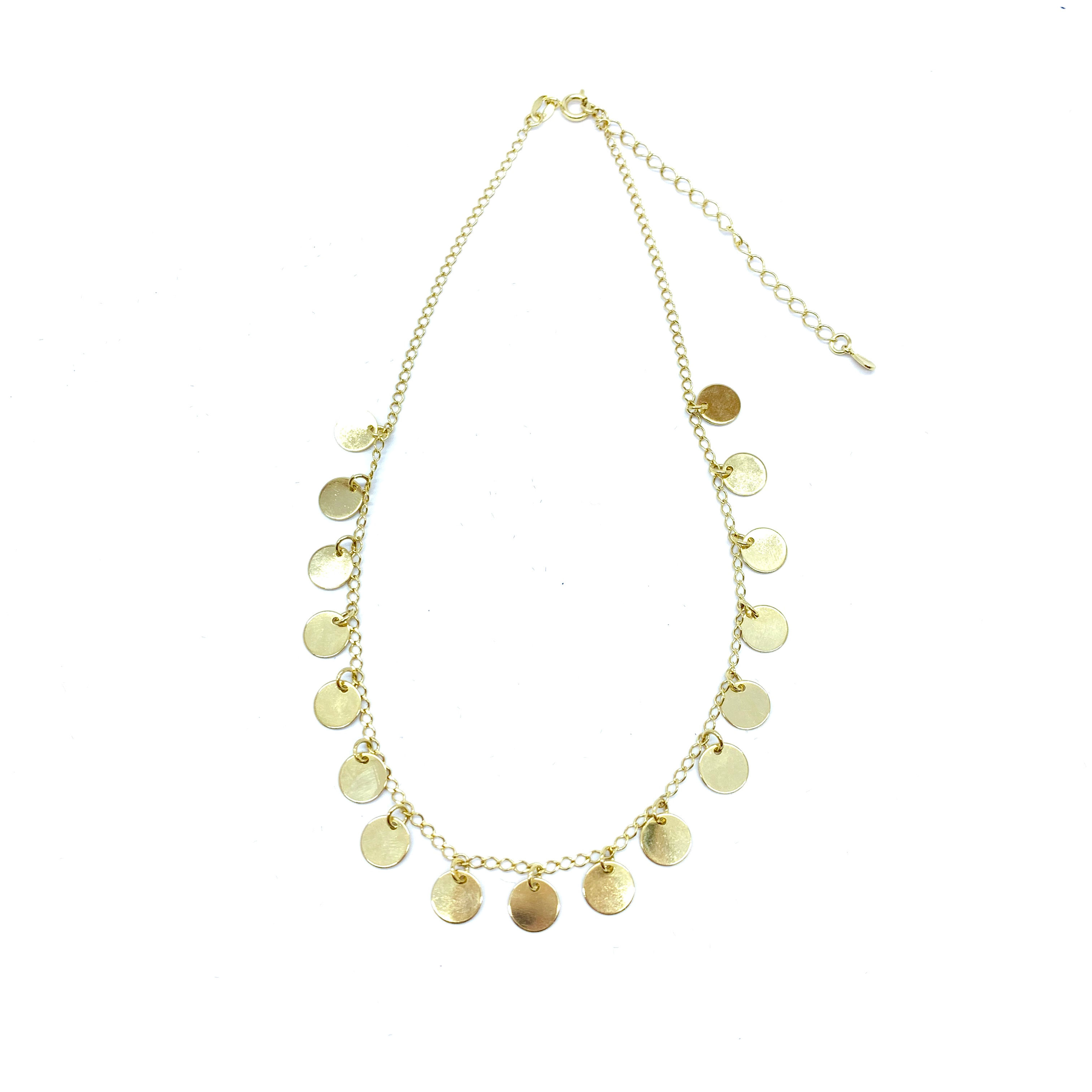 Choker dourado com medalhas