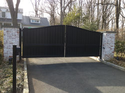 WOOD GATE WITH OPERATORS (2).jpg