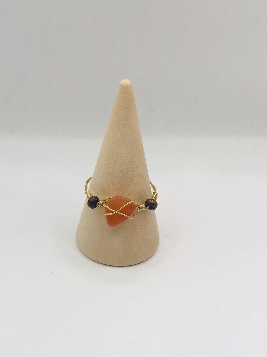 Bague fil de nylon,pierre précieuse et perles bois 