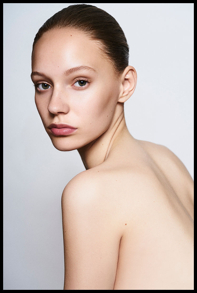 2022.05_TOPPERKOMM x ANNADALEGE_Portfolio_Beauty_0396 - überarbeitet_Rahmen portfolio.jpg