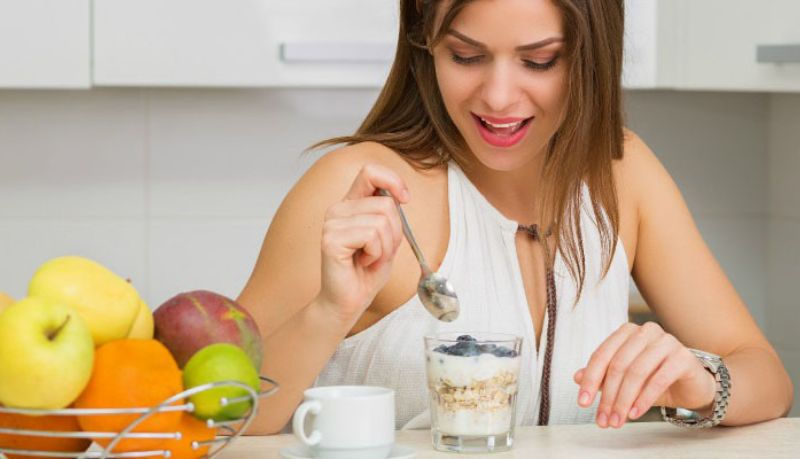 Không nên ăn sữa chua khi bụng đối