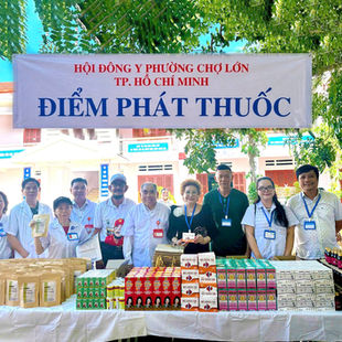 DƯỢC VIỆT Y ĐỒNG HÀNH CÙNG HỘI ĐÔNG Y PHƯỜNG CHỢ LỚN TRONG CHƯƠNG TRÌNH KHÁM BỆNH, TẶNG QUÀ CHO BÀ CON VÙNG CAO KHÁNH HÒA