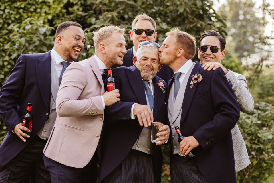 informal groomsmen photo, holding beer