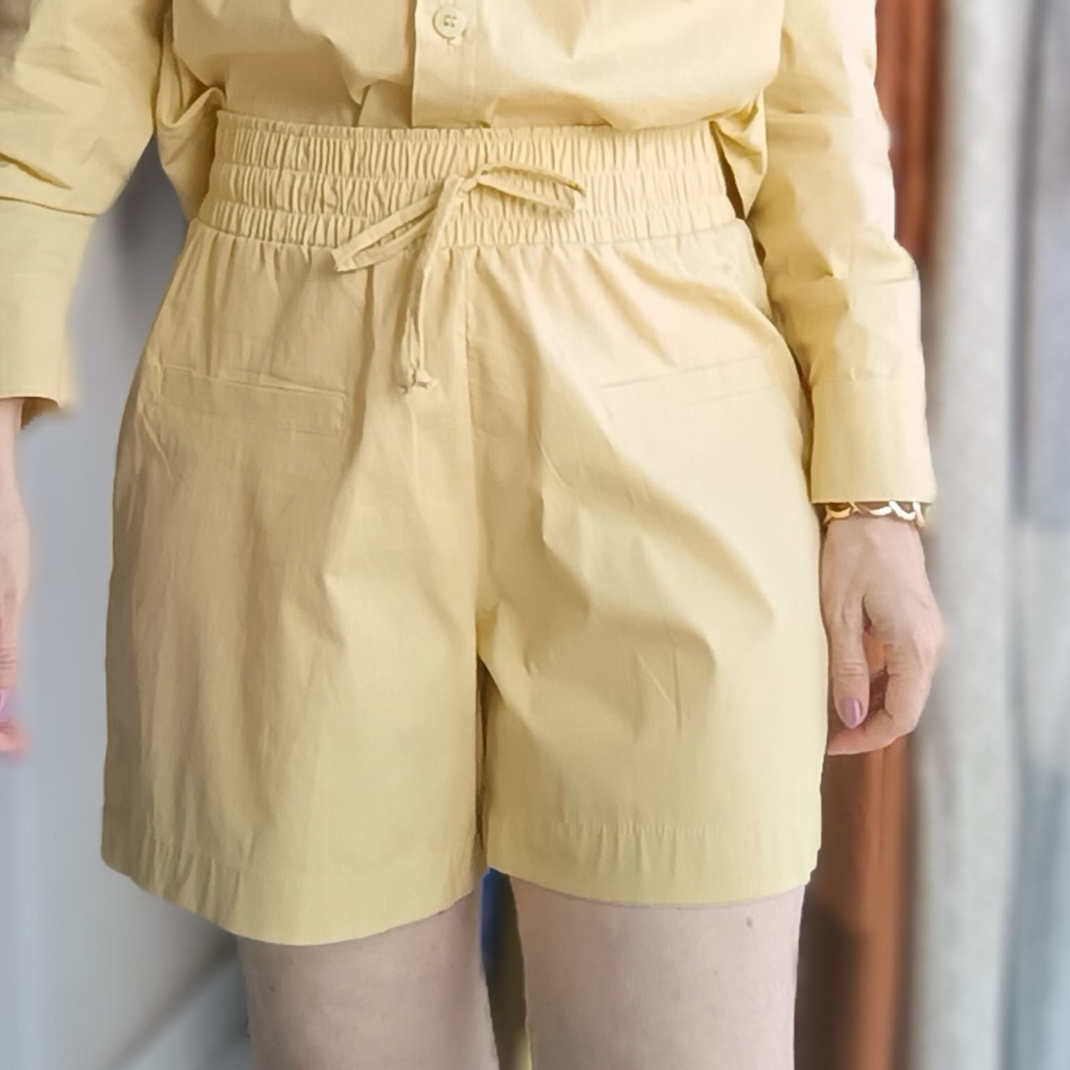 Short Fiorella amarelo