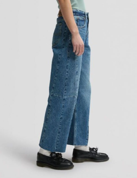 Thumbnail: Rider barrel jeans stay grounded