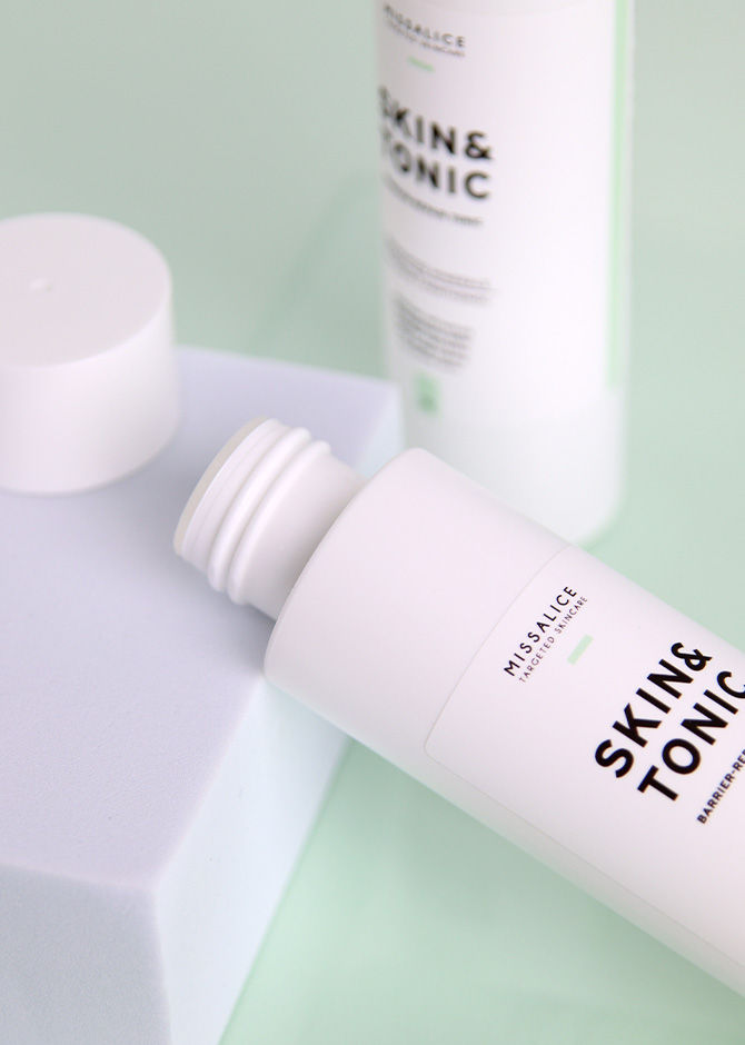 SKIN&TONIC съдържа активни вещества, ферментирали с помощта на дрожди Saccharomyces, чрез процеса на ферментация минералите се включват в пептиди, които се разпознават и използват по-лесно от кожата.